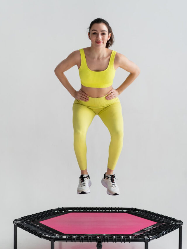 How does trampoline exercise contribute to improved knee joints?