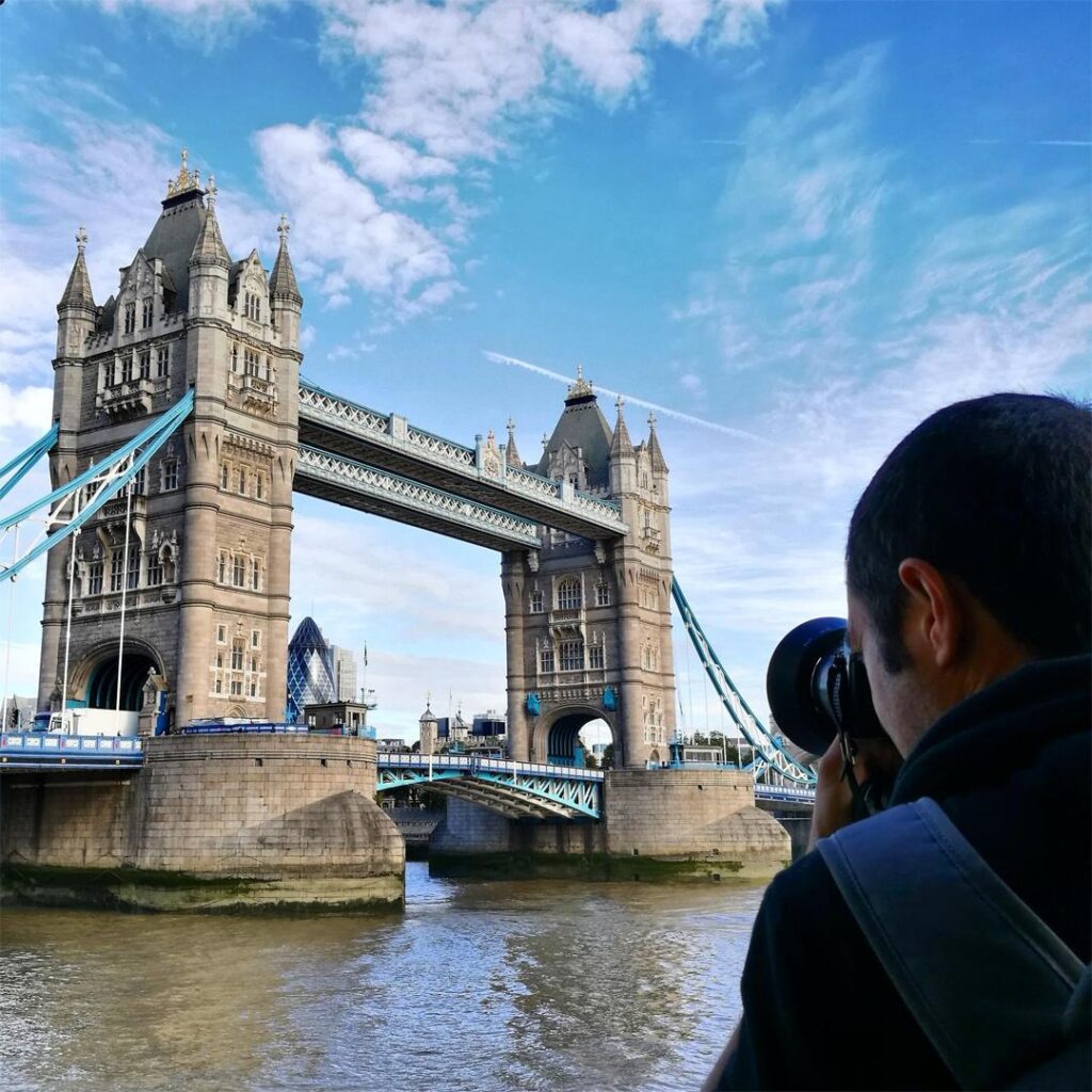 Man click photograph of UK tourism place - supertramp.co.uk