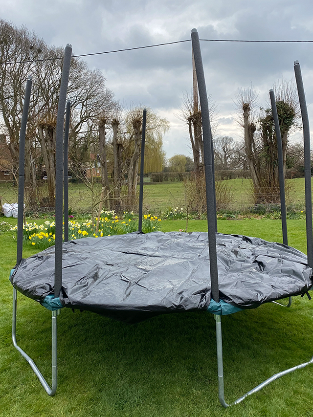 How to Disassemble a Trampoline Like a Pro